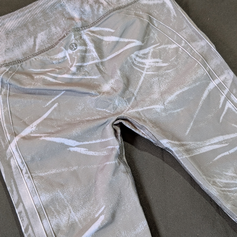 lululemon Abstract Gray White Ankle Leggings Women’s Size 8 Knit Comfort - Picture 4 of 5